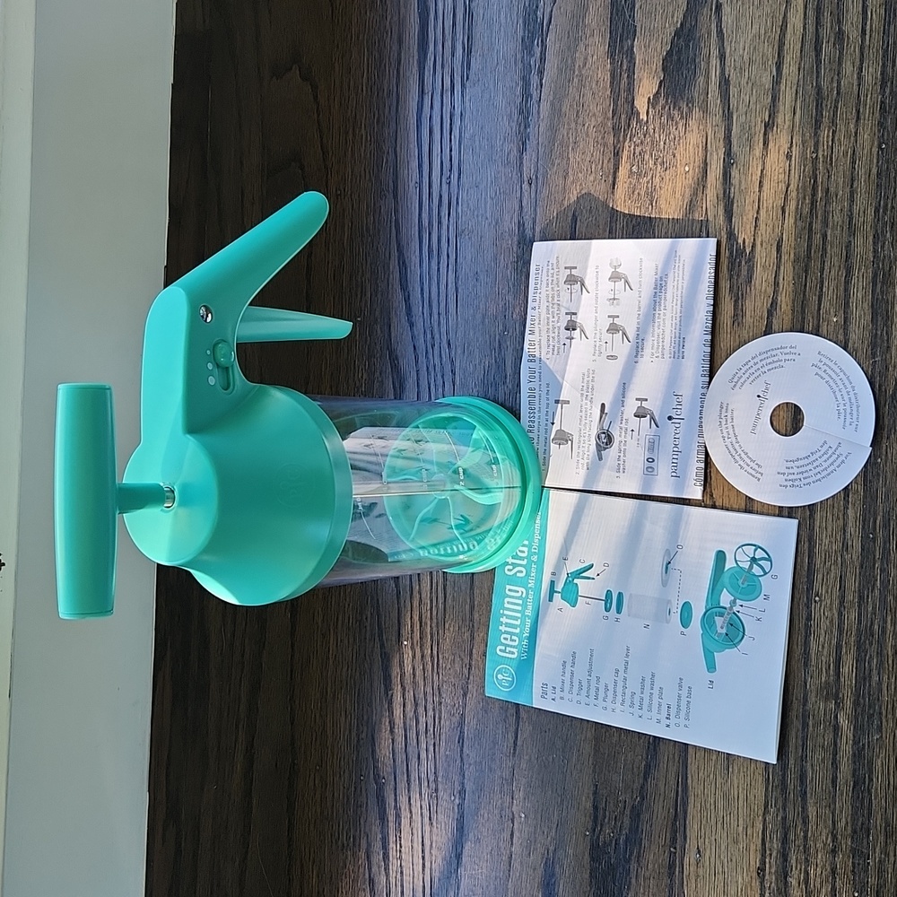 Pampered Chef BATTER MIXER & DISPENSER
